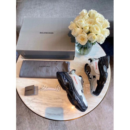 Balenciaga Triple S Sneakers BTSS1322712 